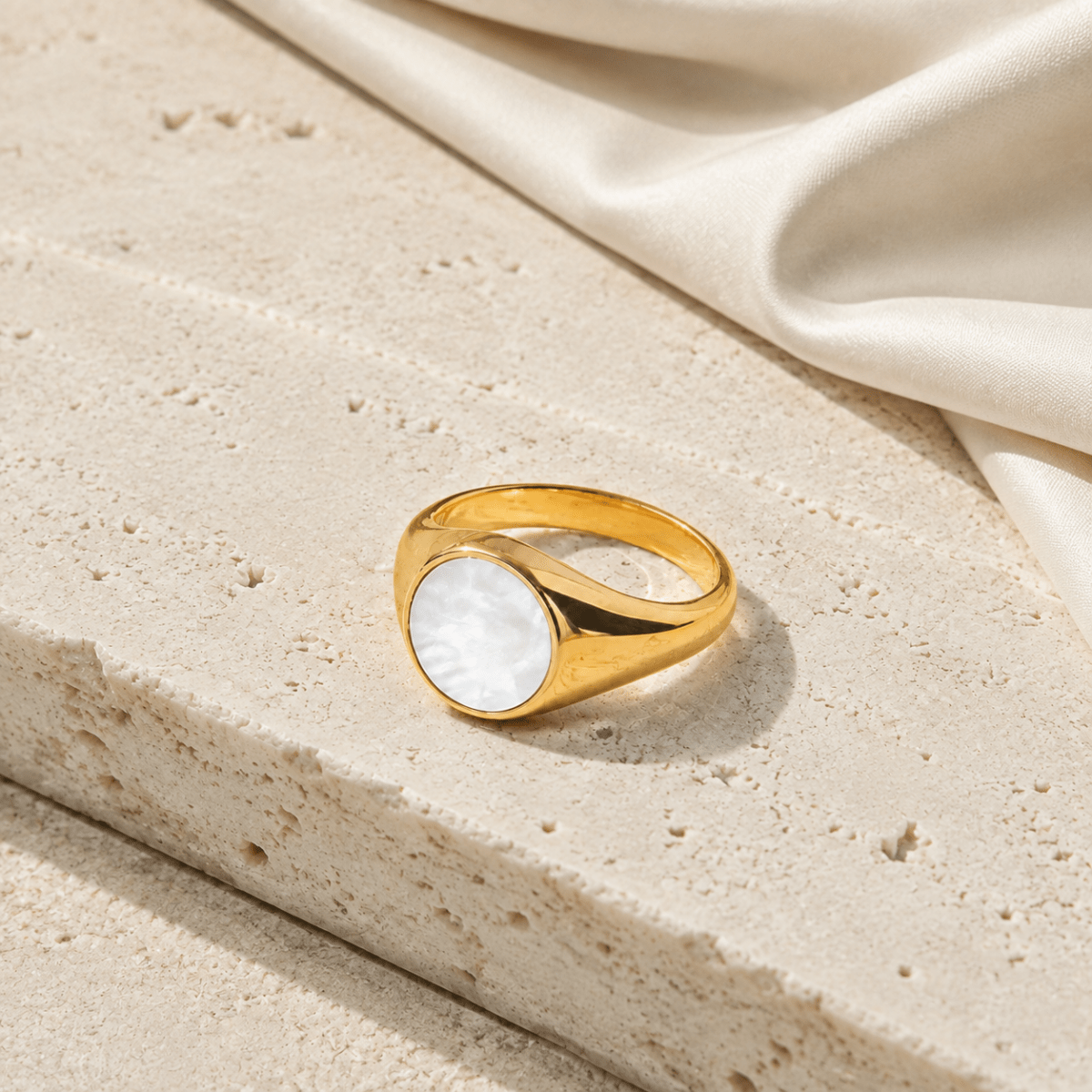 Altea Mother-of-Pearl Signet Ring - Luzy Jewels