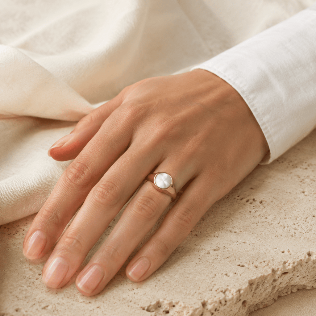 Altea Mother-of-Pearl Signet Ring - Luzy Jewels