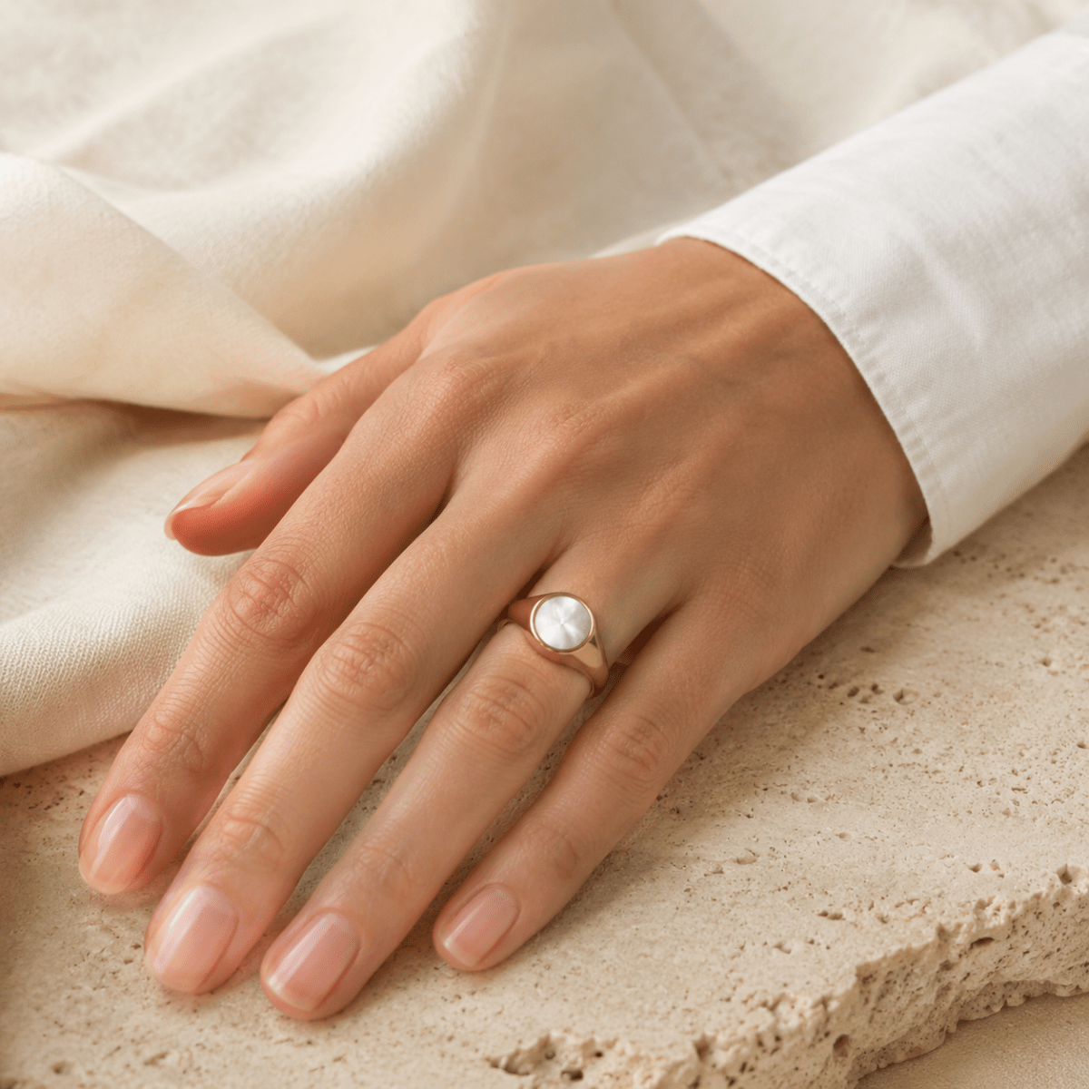 Altea Mother-of-Pearl Signet Ring - Luzy Jewels