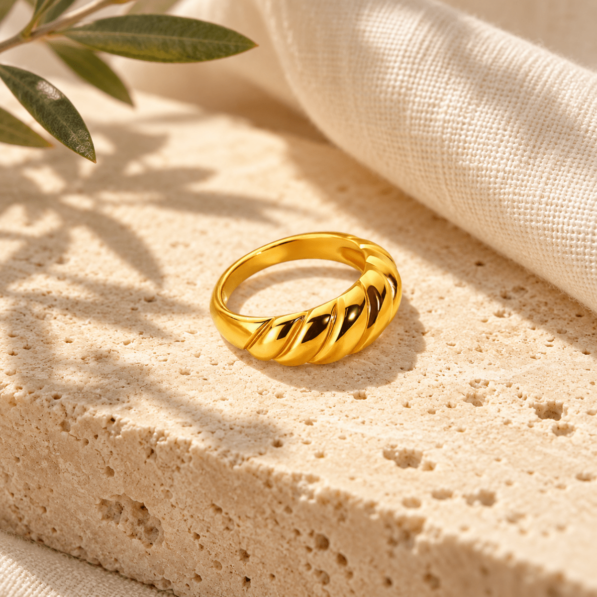Amaielle Croissant Ring - Luzy Jewels
