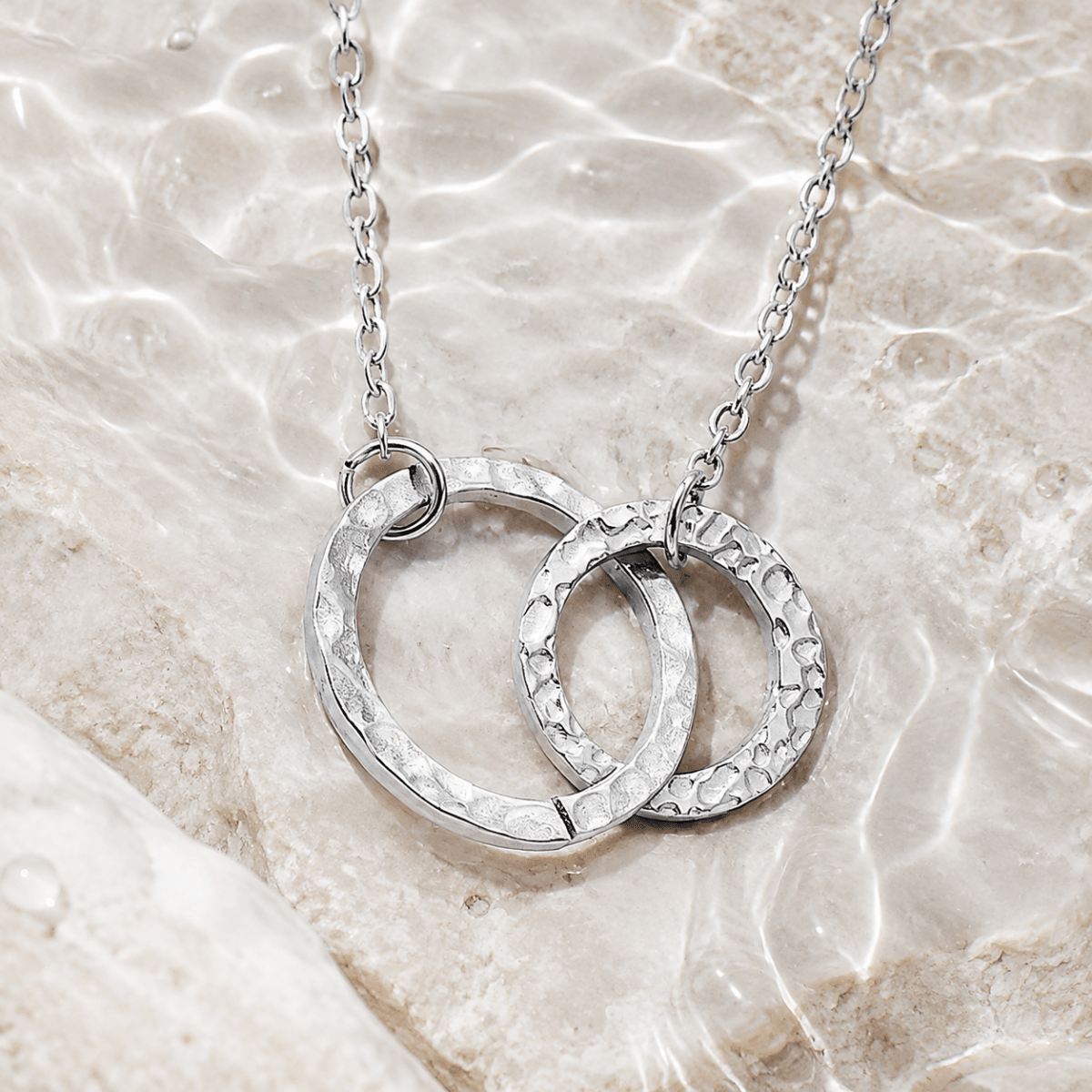 Aroa Interlocking Rings Necklace - Luzy Jewels