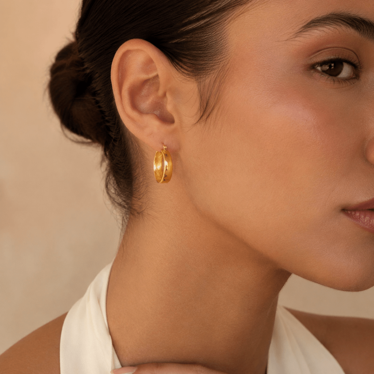 Calista Sculpted Ribbon Hoop Earrings - Luzy Jewels