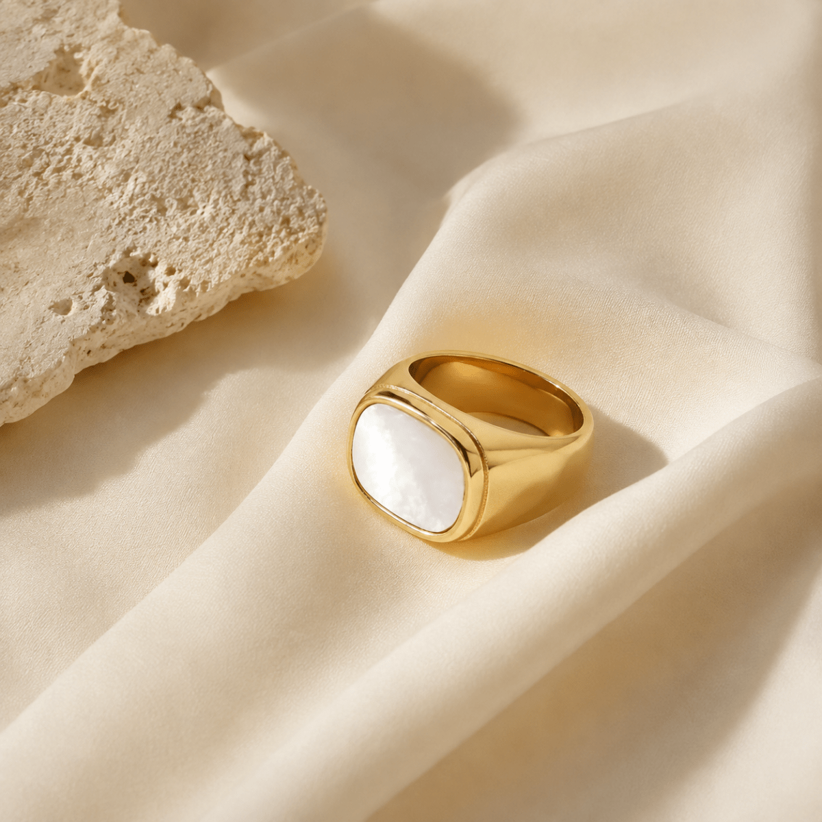 Calista Shell Signet Ring - Luzy Jewels