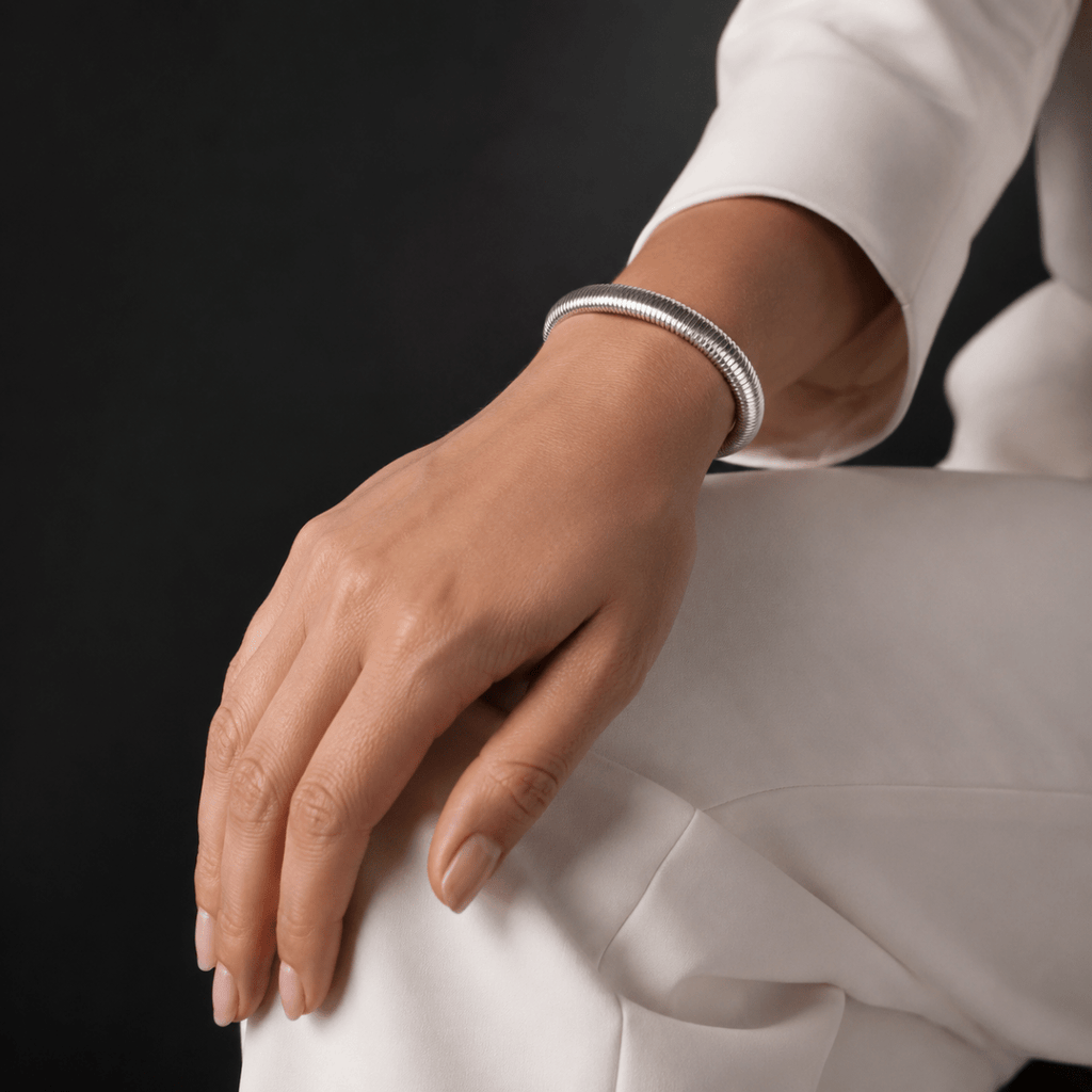 Elara Ribbed Flex Bangle - Luzy Jewels