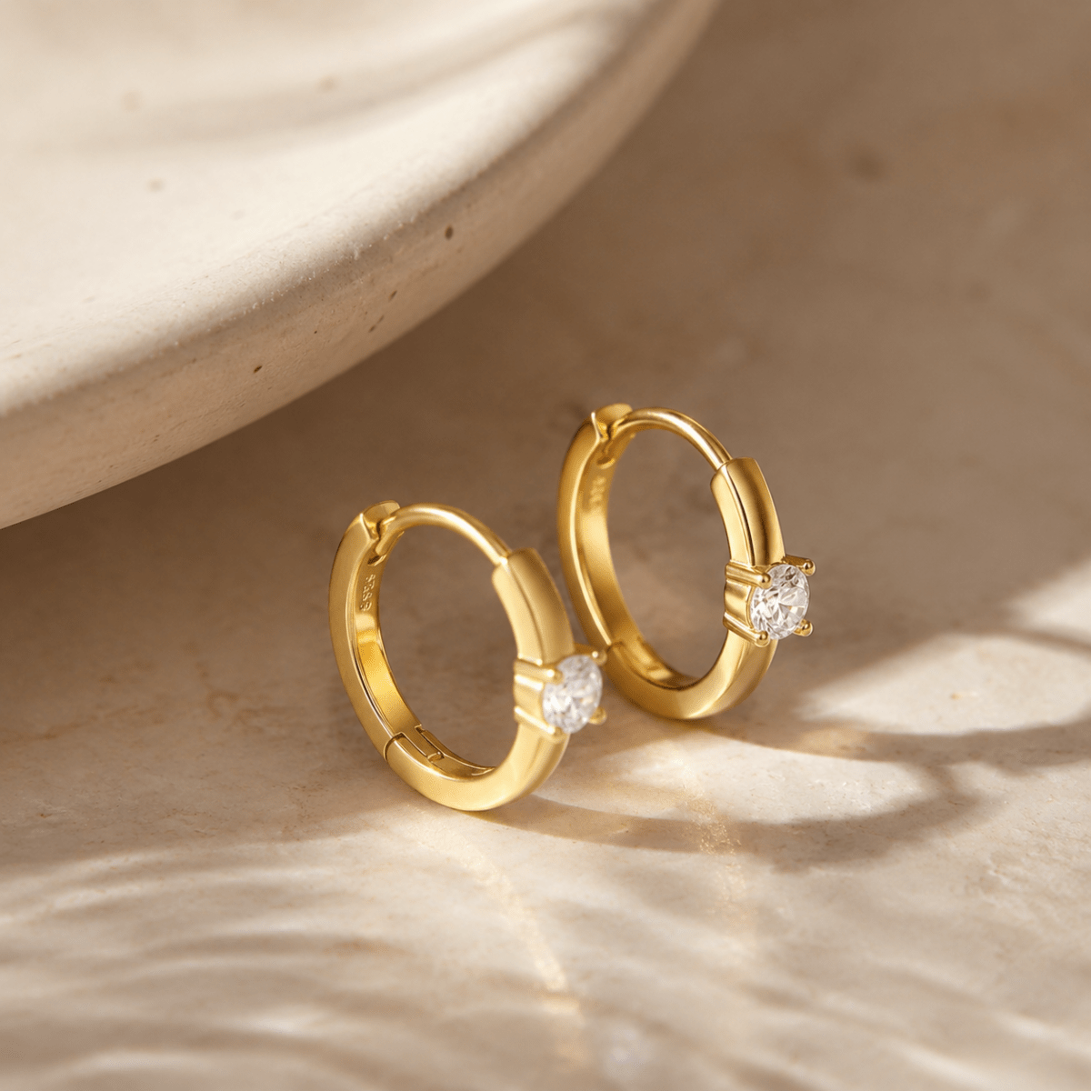 Elara Solitaire Pixie Huggies - Luzy Jewels