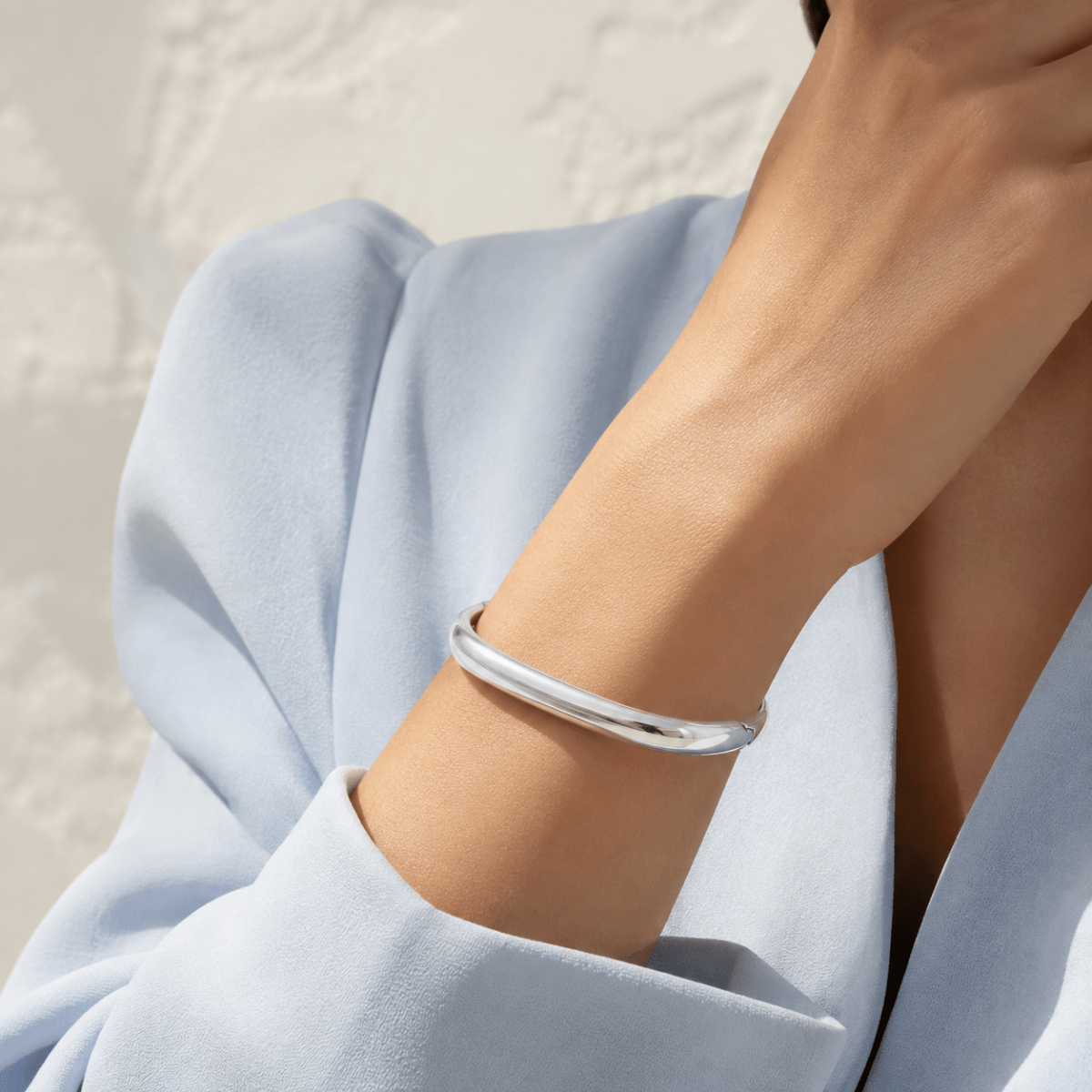 Isadora Rounded Square Hinged Bangle - Luzy Jewels