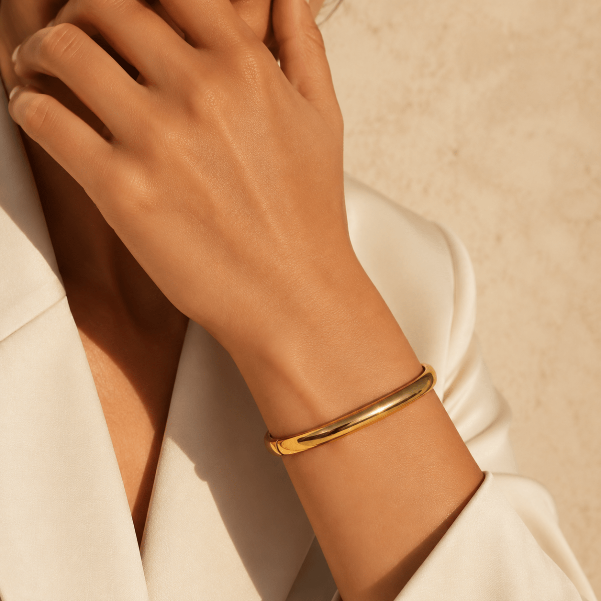 Isadora Rounded Square Hinged Bangle - Luzy Jewels