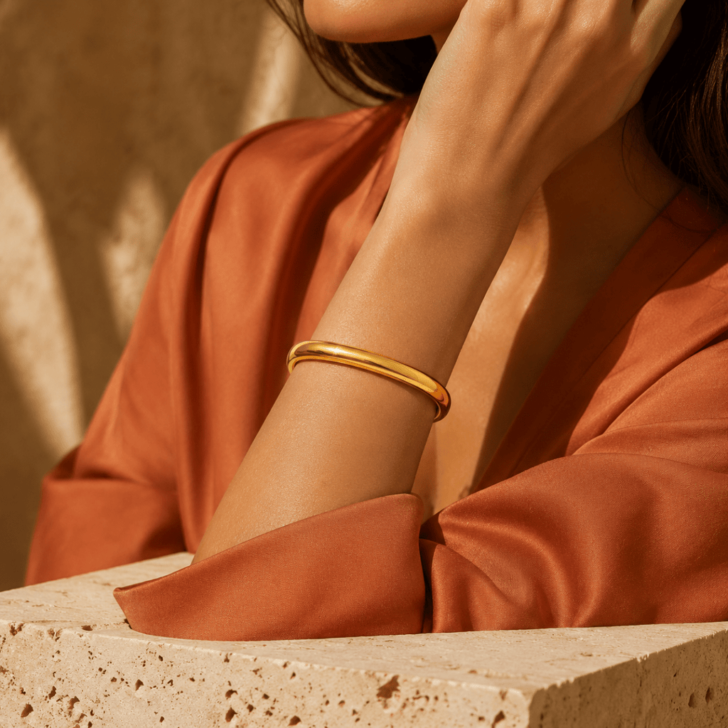 Isadora Rounded Square Hinged Bangle - Luzy Jewels