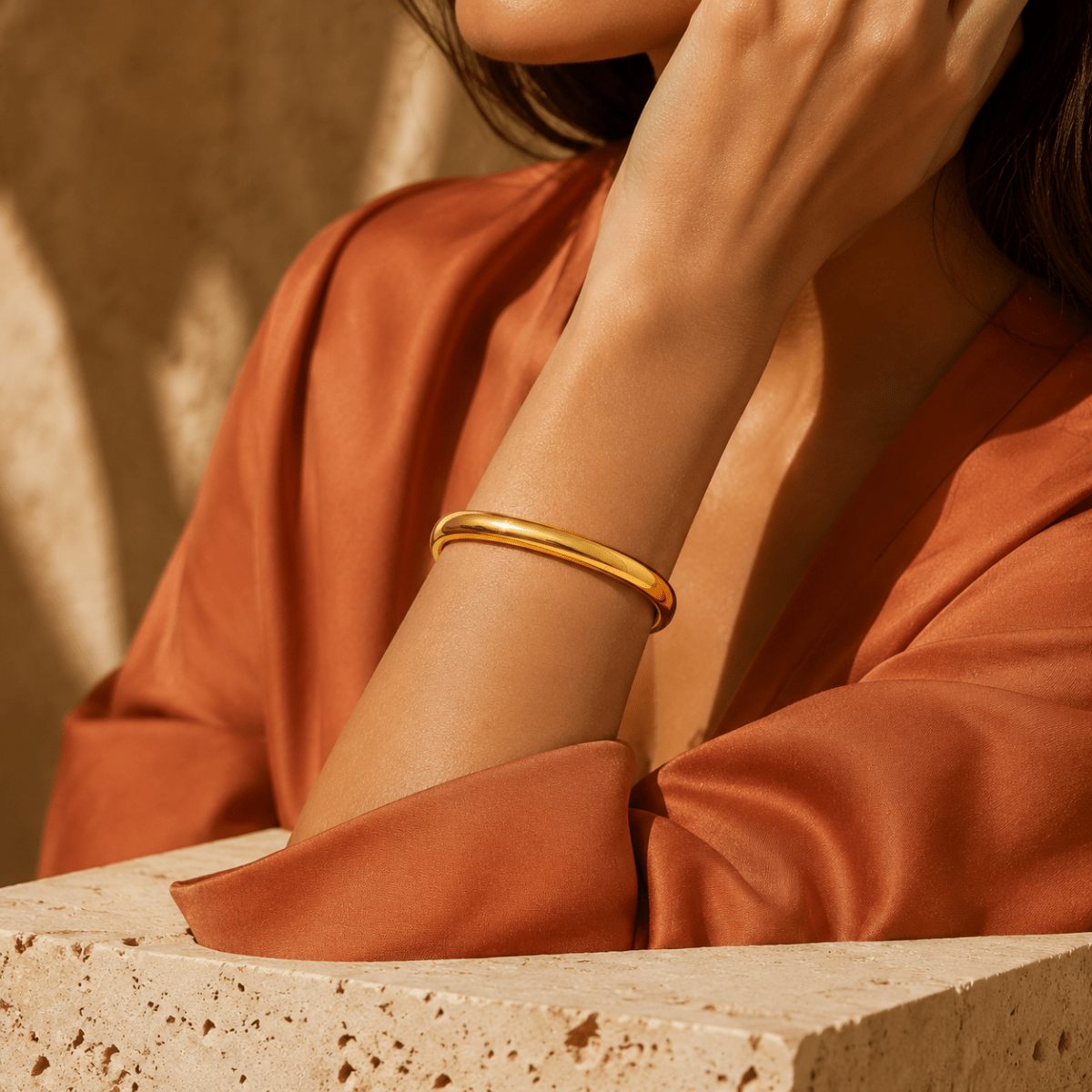 Isadora Rounded Square Hinged Bangle - Luzy Jewels