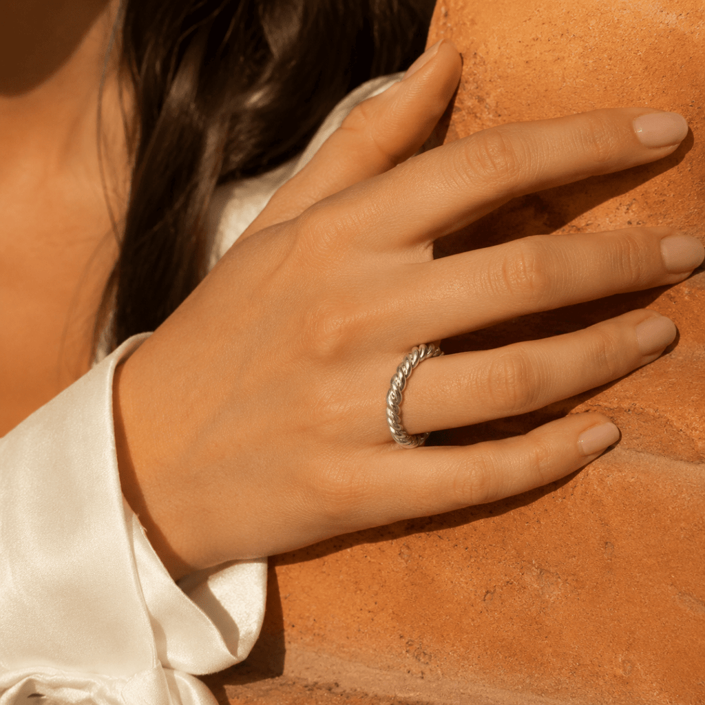 Naxos Rope-Twist Band Ring - Luzy Jewels
