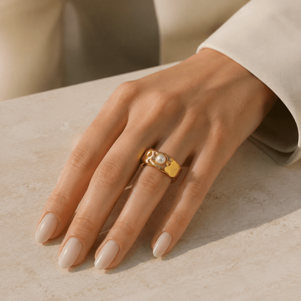 Perlina Sculptural Pearl Signet Ring - Luzy Jewels