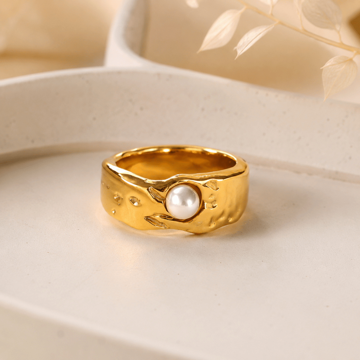 Perlina Sculptural Pearl Signet Ring - Luzy Jewels