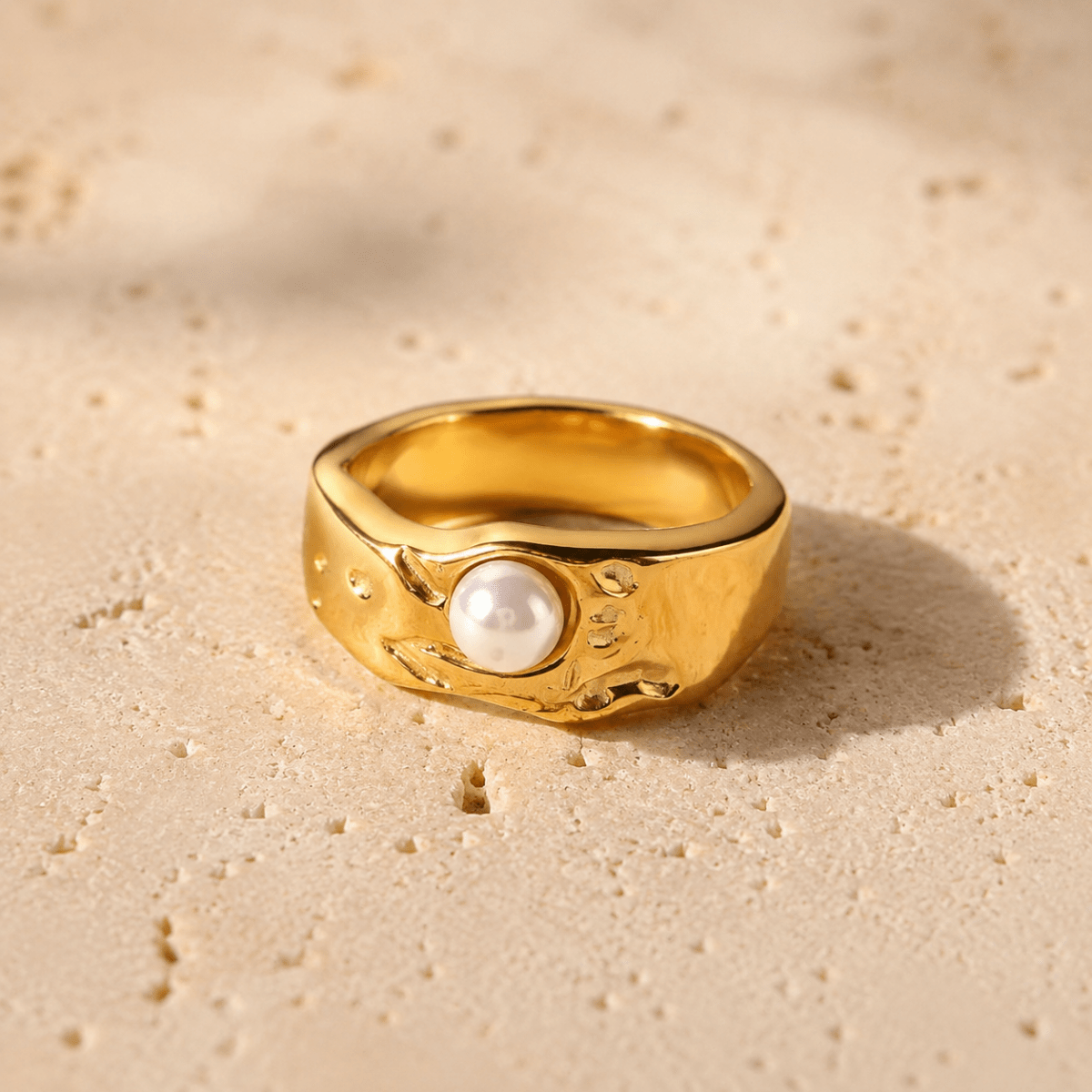 Perlina Sculptural Pearl Signet Ring - Luzy Jewels